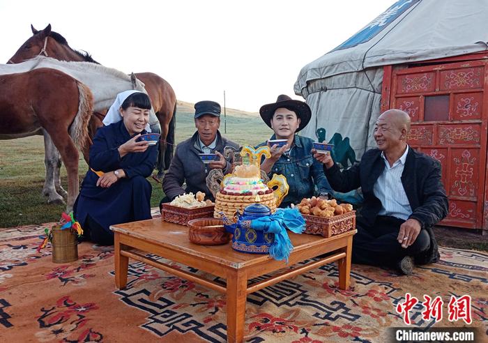 2020��8�£��_�������˸��֗�Ʒ�(��2)�ڃ��ɹŞ��m�첼�Ĕz���H�۵Ğ��m�첼��MV�r���w���ɹ��L�顣���L�߹��D