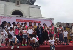 �ɰ�һ���H �����ĸ�ġ����ɰ���F���_��ͬ�e�kĸ�H���f�˼����A���