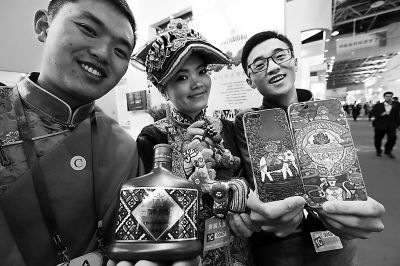 10��19�գ������P��չʾ�����������Ĵ����ٔ����儓�I�ߴ����F��չʾ�Լ��OӋ�������Ļ�����aƷ��