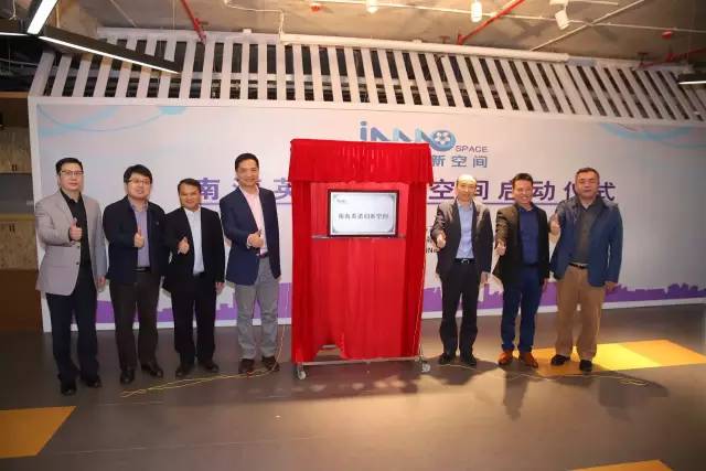 �Ϻ�Ӣ�Z���¿��g��ʽ���ӣ��������wʽ���IͶ�Y�c����