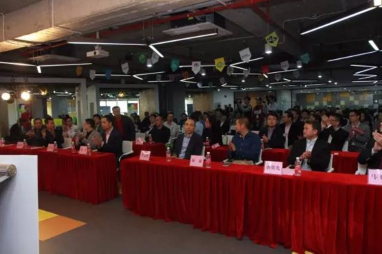 �Ϻ�Ӣ�Z���¿��g��ʽ���ӣ��������wʽ���IͶ�Y�c����