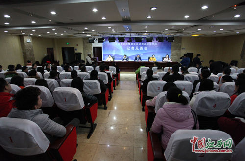 У�hί����ӛ��У�L�ּ��挦Ԓȫ���Wýӛ��