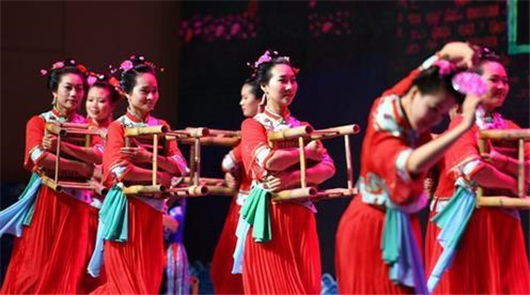 海峽論壇媽祖文化活動周啟幕 臺胞盼臺灣直航湄洲島常態化運營 第十一屆海峽論壇·媽祖文化周6月10日在“媽祖故里”福建湄洲島啟幕,多位來訪臺胞……