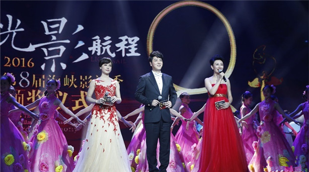 《瑯琊榜》再奪獎 獲 12日晚,第八屆海峽影視季頒獎儀式在廈門小白鷺藝術中心黃榮劇場舉行,《瑯琊榜》……