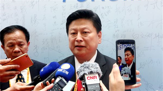 傅崐萁:“兩岸一家親”已深入每個(gè)中華兒女心中 6日上午,第十屆海峽論壇大會(huì)在廈門市舉行,臺(tái)灣花蓮縣長(zhǎng)傅崐萁出席論壇大會(huì)并在會(huì)……