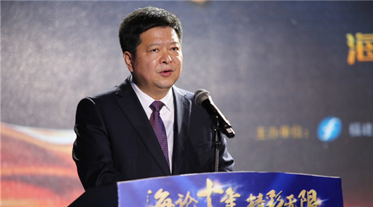 “海論十年 精彩無(wú)限”海峽論壇十年故事匯在廈門舉行 十年海論情牽?jī)砂叮压适赂袆?dòng)你我。6月5日下午,“海論十年、精彩無(wú)限”海峽論……