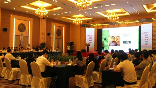 第六屆中華文化發(fā)展論壇閉幕 達(dá)成三項(xiàng)共識(shí) 7日下午,第六屆中華文化發(fā)展論壇研討會(huì)在廈門舉辦。兩岸專家學(xué)者和青年代表圍繞“……