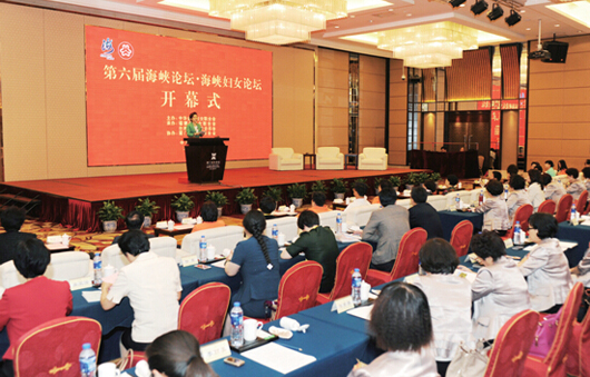 6��15�գ������ú��{Փ�������{�DŮՓ���ڏB�T(m��n)�e�С�ӛ�ߗ��/�z