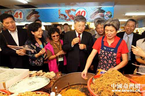 郭樹清省長、夏耕副省長在桃園區漁會竹圍漁港海產品直銷中心考察 郭樹清省長、夏耕副省長在桃園區漁會竹圍漁港海產品直銷中心考察