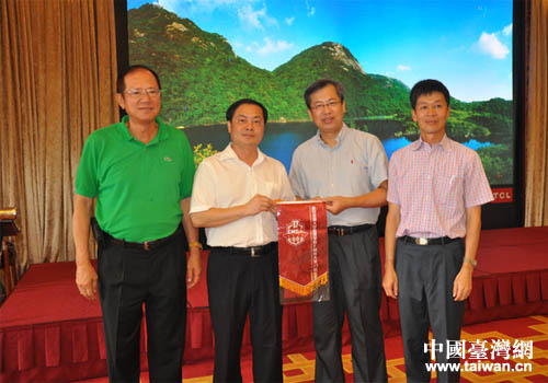 �������I(l��ng)��(d��o)�c�_������ͨ��W(xu��)EMBA���L�Fһ�в��ֳɆT��Ӱ����