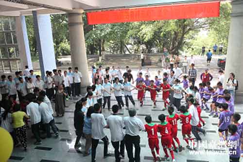 手拉手跳起臺灣少數民族舞蹈 手拉手跳起臺灣少數民族舞蹈