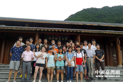 兩岸大學生交流營一行赴黃公望隱居地參觀 兩岸大學生交流營一行赴黃公望隱居地參觀