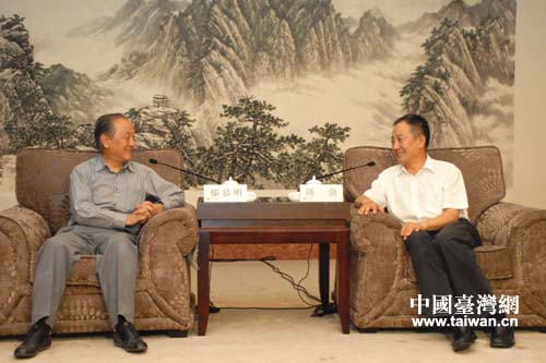 7月31日,陜西省委常委、省委統戰部部長陳強會見臺灣新黨主席郁慕明一行 7月31日,陜西省委常委、省委統戰部部長陳強會見臺灣新黨主席郁慕明一行