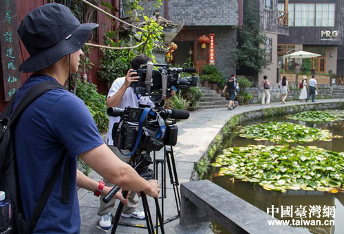 兩岸媒體聯合采訪團赴湘西州吉首市交流采風 兩岸媒體聯合采訪團赴湘西州吉首市交流采風