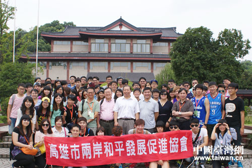 研習營學員在浙江博物館合影留念 研習營學員在浙江博物館合影留念