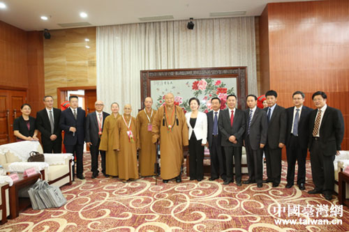 �V�����f��ϯ��H�ߣ����ߣ���Ҋ�_�����Ʒ������L�Fһ��