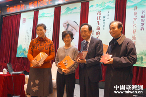 陳福民教授和人民出版社向北京大學(xué)和清華大學(xué)圖書館贈書 陳福民教授和人民出版社向北京大學(xué)和清華大學(xué)圖書館贈書