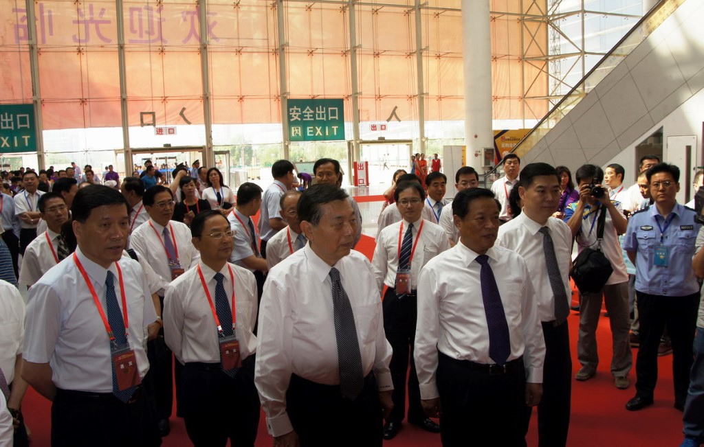 5��29�գ�ɽ�|ʡί��ί���Ԫ�Ⱥ��_���Q�����Ķ����L��־����ϯ2014ɽ�|�����ϣ��_����Ʒ���[��