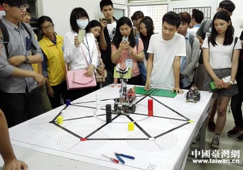 ���ɰ�һ���H���Ļ������I����ڱ������麣�WԺ�e��