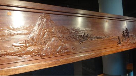 紅木版《富春山居圖》臺(tái)灣展出 紅木版《富春山居圖》臺(tái)灣展出