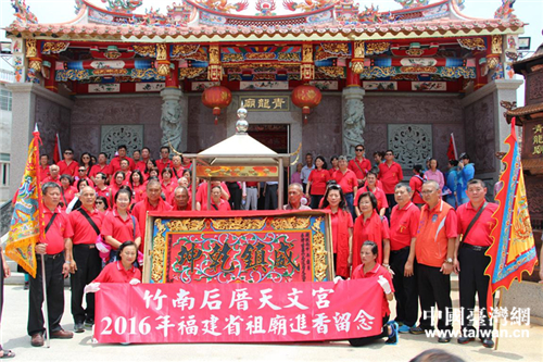 �����F������������R��Ӱ