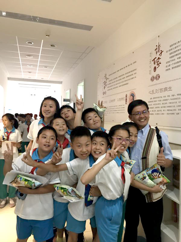 �_�|�h����С�WУ�L�c����^��һС�W�W����Ӱ