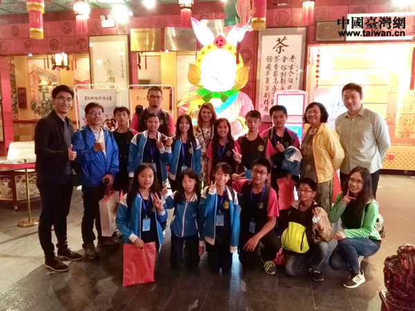 臺(tái)東縣海端小學(xué)師生在老舍茶館合影 臺(tái)東縣海端小學(xué)師生在老舍茶館合影