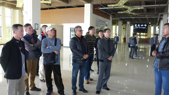 聽取云南創生物醫藥科技孵化有限公司情況介紹 聽取云南創生物醫藥科技孵化有限公司情況介紹