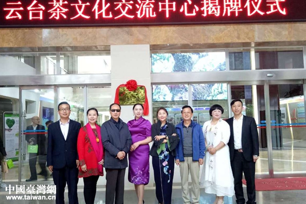 揭牌儀式現(xiàn)場(chǎng)嘉賓合影 揭牌儀式現(xiàn)場(chǎng)嘉賓合影