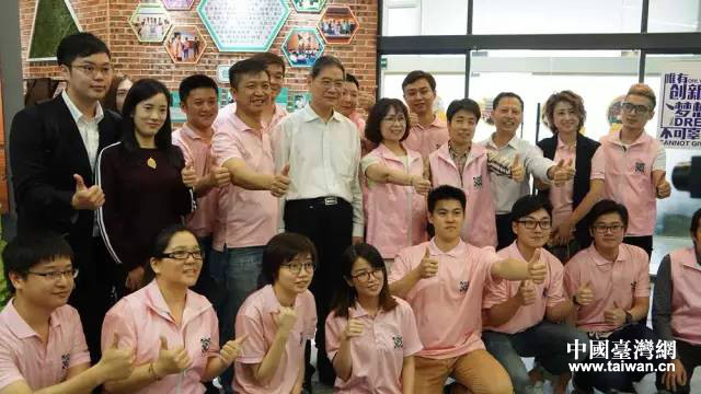 �c�����_���ڏV���_������֮�Һ�Ӱ