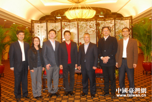 省臺辦副主任侯振富(左三)、廣州市臺辦副主任鄺偉斐(右二)陪同會見 省臺辦副主任侯振富(左三)、廣州市臺辦副主任鄺偉斐(右二)陪同會見