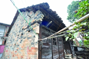 黔陶鄉騎龍村周氏祠堂遺址亟待修繕。 黔陶鄉騎龍村周氏祠堂遺址亟待修繕。