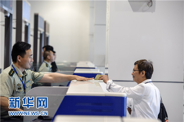 ƽ̶߅�z�����ˆT�ڞ顰����݆���ϵĳ˿��k������ͨ�P(gu��n)���m(x��)