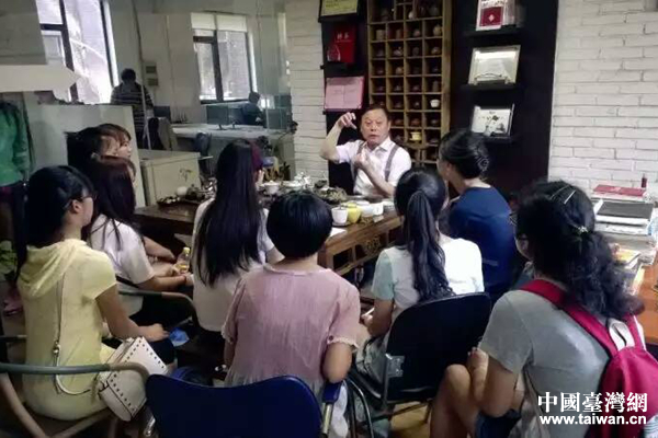 陳炳宏與兩岸創業者。(中國臺灣網 發)