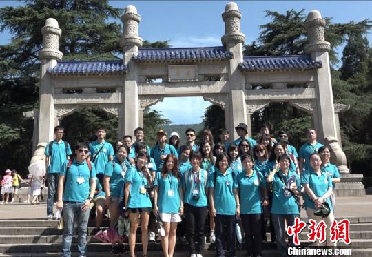 ��50���ɰ���W���ڌO��ɽ�����}�~�ġ����ۡ���ǰ��Ӱ�������� �z