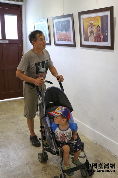 祖孫二人共享寧夏美景