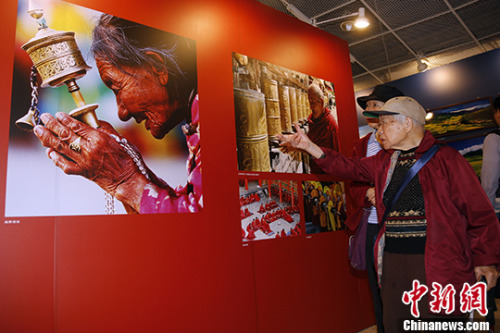 “海外華文媒體眼中的藏區(qū)”攝影展“登臺” “海外華文媒體眼中的藏區(qū)”攝影展“登臺”