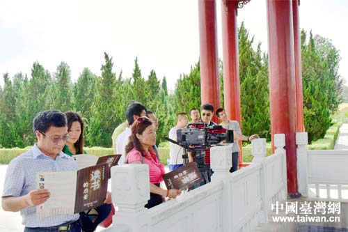 在太清宮景區(qū)拍攝先天太后贊碑。 在太清宮景區(qū)拍攝先天太后贊碑。