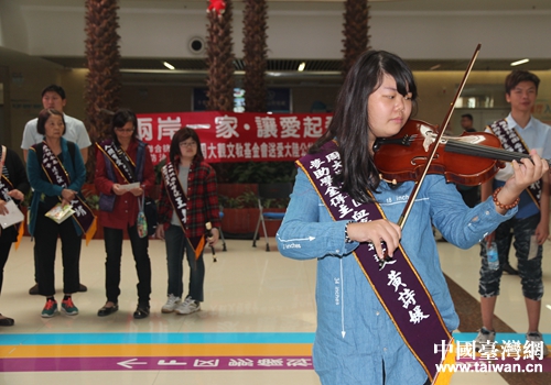 臺灣周大觀文教基金會創辦人周進華率領參訪團到鄭州市兒童醫院舉行“兩岸一家 讓愛起飛”公益活動 臺灣周大觀文教基金會創辦人周進華率領參訪團到鄭州市兒童醫院舉行“兩岸一家 讓愛起飛”公益活動