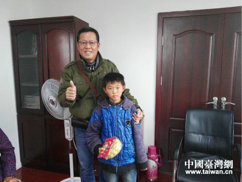 濃濃兩岸同胞情 情暖貧困學(xué)子心 濃濃兩岸同胞情 情暖貧困學(xué)子心