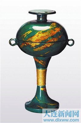 綠沉漆龍鳳呈祥“豆”。