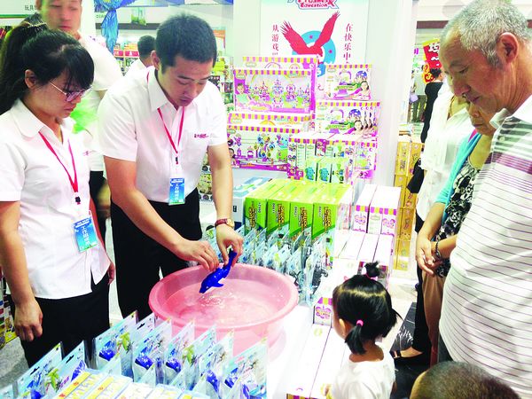 臺灣名品展洽會首日吸引7000多人 臺灣名品展洽會首日吸引7000多人