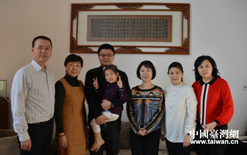 趙彤主任與連臺婚姻家庭合影 趙彤主任與連臺婚姻家庭合影