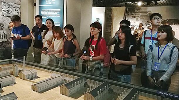 臺(tái)灣青年參觀沈陽(yáng)二戰(zhàn)盟軍戰(zhàn)俘營(yíng)舊址 臺(tái)灣青年參觀沈陽(yáng)二戰(zhàn)盟軍戰(zhàn)俘營(yíng)舊址