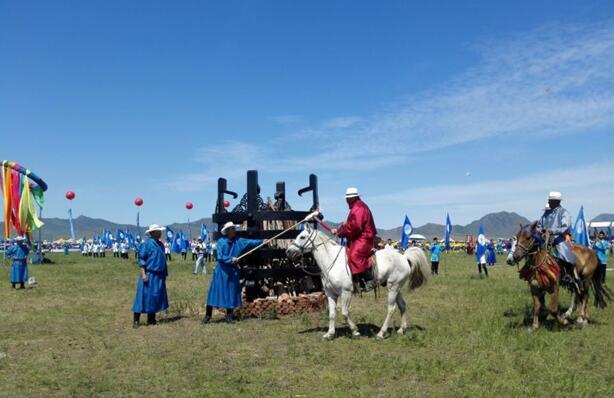 海峽兩岸各民族歡度那達慕在赤峰市開幕 海峽兩岸各民族歡度那達慕在赤峰市開幕