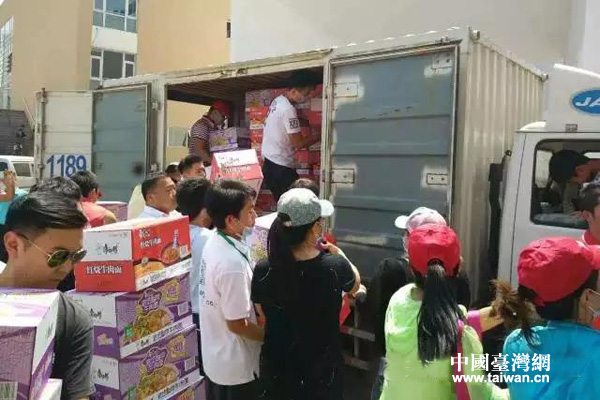 康師傅為天津?yàn)I海爆炸受災(zāi)群眾送去方便面等物資