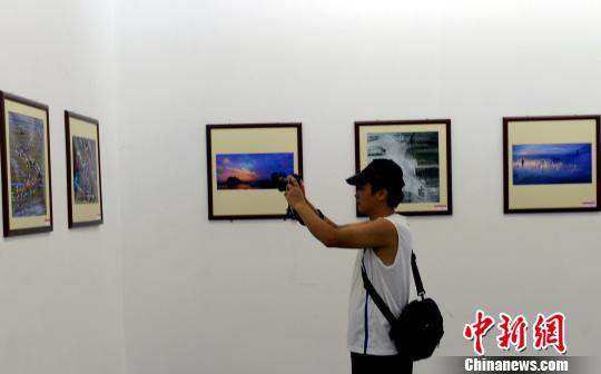 ���{�ɰ��zӰ��Ʒչ��Ļ