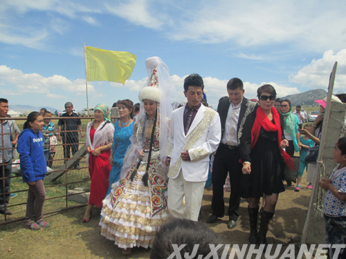 新人挽手一起 新人挽手一起