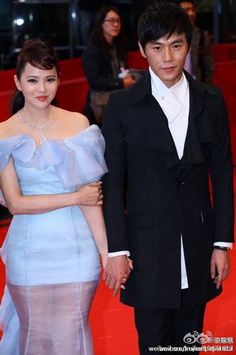 伊能靜與緋聞男友十指相扣亮相戛納(圖)