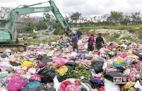 臺(tái)灣婦人急著倒垃圾誤丟10萬臺(tái)幣找不回(圖)